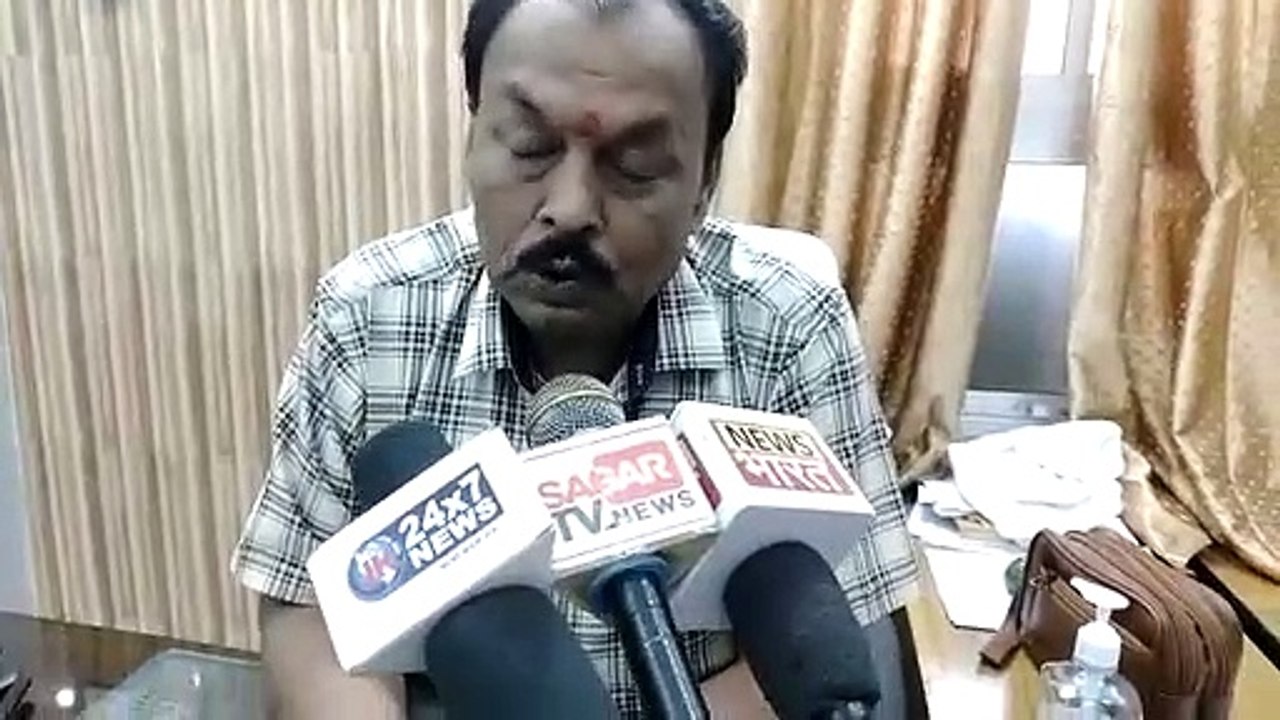 रतलामः कोरोनावायरस का संक्रमण रोकने सड़कों पर उतरे आला-अधिकारी