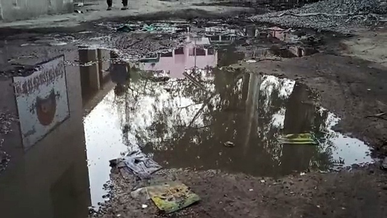 उन्नाव: कोरोना वायरस को लेकर गंदगी के बीच मरीज ले रहे दवाइयां