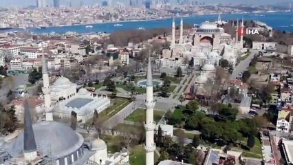İstanbul'un tarihi camileri boş kaldı