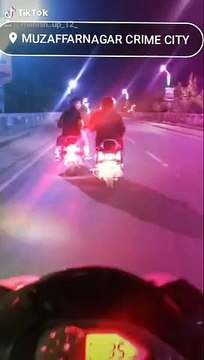 मुज़फ्फरनगर : चलती बाइक पर युवक ने फायरिंग, टिक टॉक वीडियो वायरल