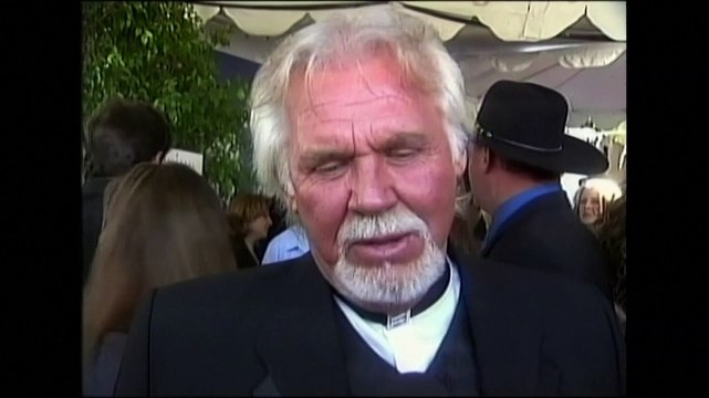 Country music legend Kenny Rogers dead at 81