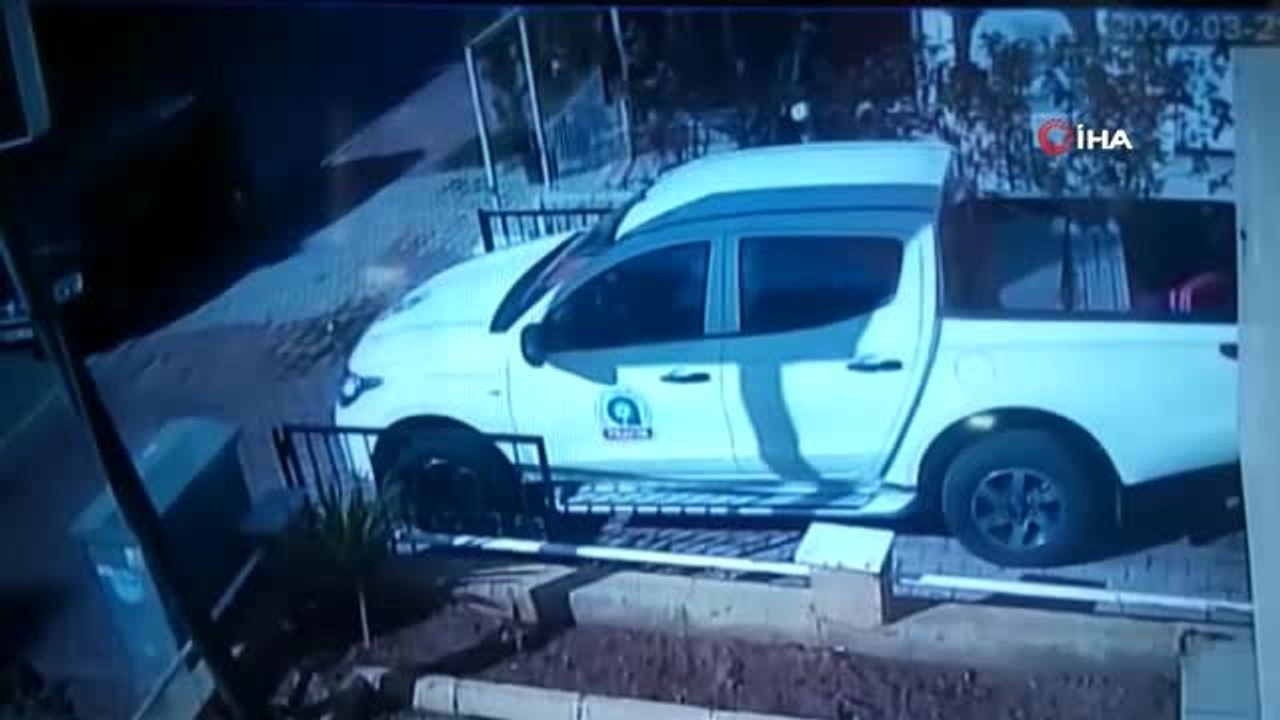 Eski eşini takip edip silahla vurdu, kaçarken güvenlik kamerası tarafından böyle görüntülendi