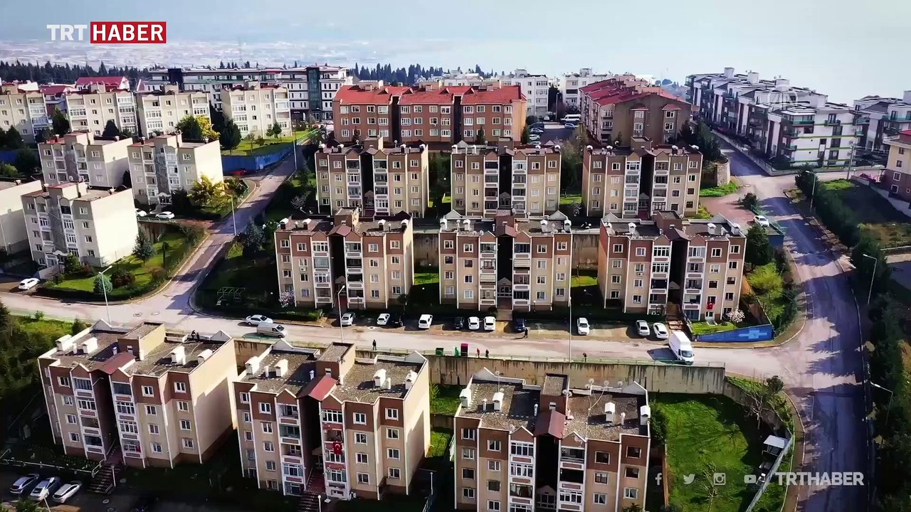 'Evde kal' önerisine uyup balkonda egzersiz yap...