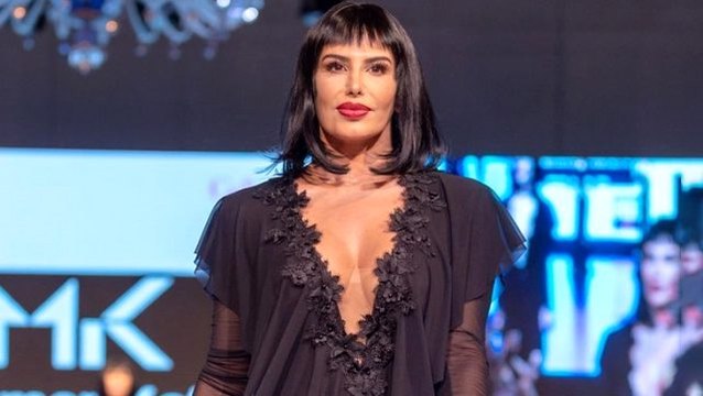 Koronavirüs tedbirlerine karşı gelen şarkıcı Hatice, sevgilisiyle sarmaş dolaş poz verdi