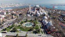 İstanbul’un sahilleri ve meydanları boş kaldı