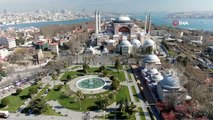 İstanbul'un sahilleri ve meydanları boş kaldı