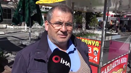 Koronavirüs'e Aldırış Etmeyip Caddelere Akın Ettiler