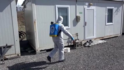 Depremzedelerin barındığı konteynerler dezenfekte edildi