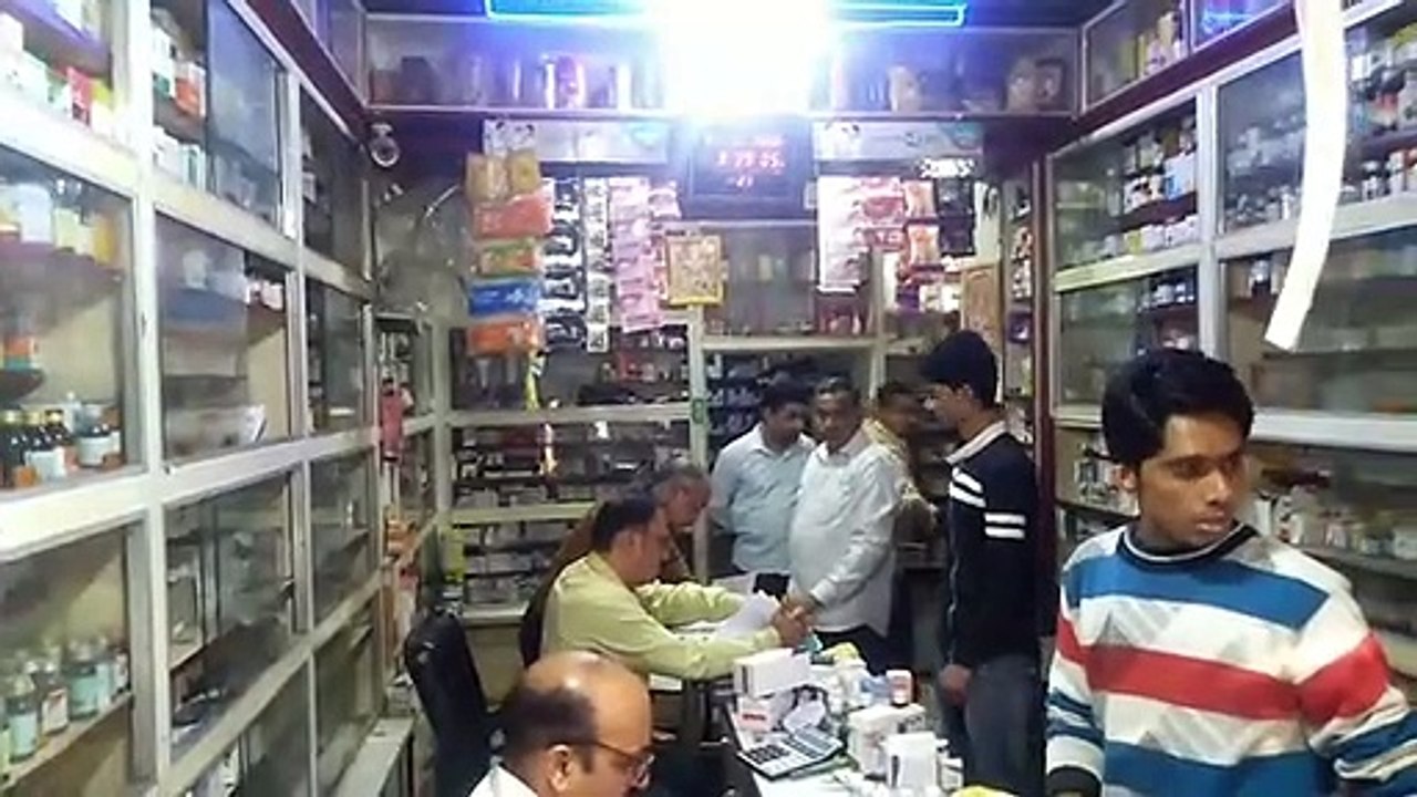 कोरोना वायरस: सैनिटाइजर और मास्क ज्यादा दाम में...