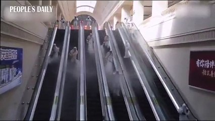 تعقيم محطة قطار مدينة ووهان الصينية