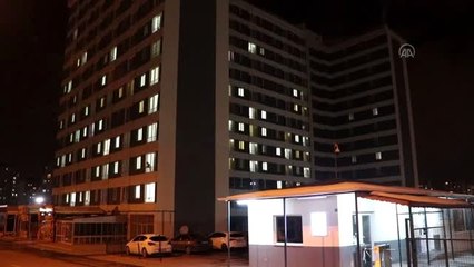 Umreden dönen vatandaşlardan sağlık çalışanlarına alkışlı destek