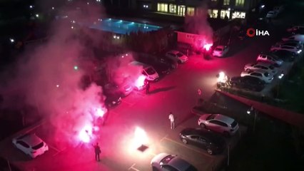 Silivrili vatandaşlardan sağlık çalışanlarına meşaleli destek