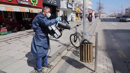 Cadde ve sokaklar koronavirüse karşı ilaçlandı - SİVAS
