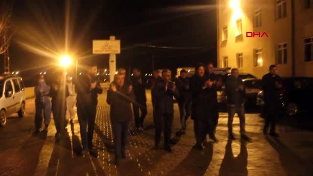 SİVAS Mahalle muhtarları, itfaiye ve esnaf, sağlık çalışanlarını alkışladı