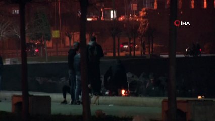 Korona virüsü dinlemeden sahilde piknik yapmaya devam ediliyor