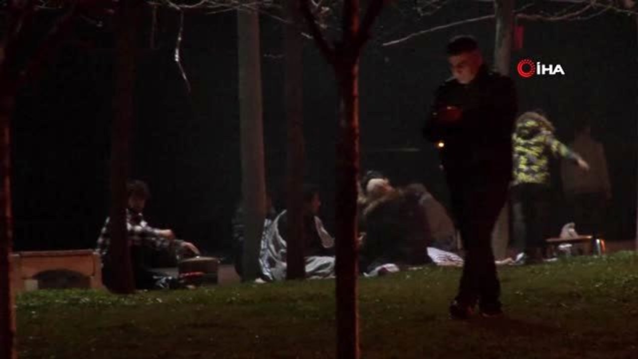 Korona virüsü dinlemeden sahilde piknik yapmaya devam ediliyor