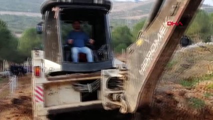 DENİZLİ Kadın profesör, BİYOM Merkezi arazisindeki çalışmayı durdurmak için kepçenin önüne yattı