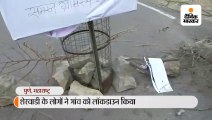 पुणे के एक गांव में लोगों को घुसने से रोकने के लिए ब्रिज किया गया ब्लॉक, पेड़ काट सड़क पर डाले गए