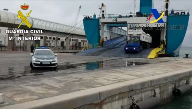 GC colabora en el puerto de Melilla para garantizar el abastecimiento