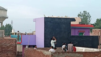 शामली: लॉकडाउन के दौरान लोगों ने पतंग उड़ाकर गुजारा अपना वक्त