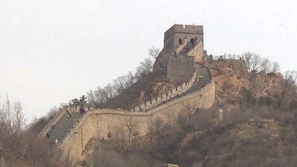 Descargar video: China’s Great Wall partly reopens to visitors amid coronavirus pandemic