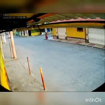 Menores de edad huyen en Motocicleta