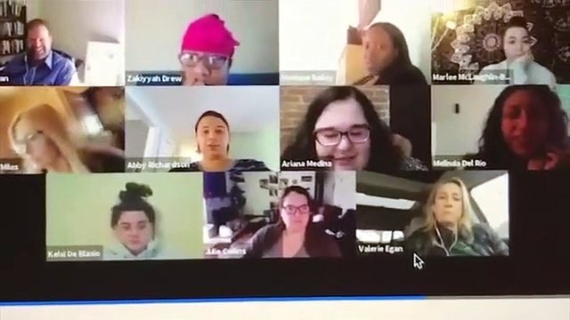 Une femme en plein conférence télétravail se filme dans les toilettes ! Fail