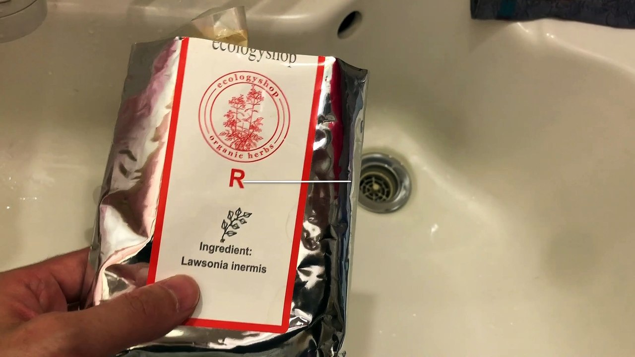 オーガニックヘンナ(ヘナ)を水に溶いてみた