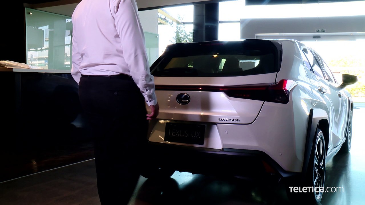 PUBLI-LEXUS-UX