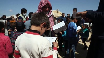 الخوف من فيروس كوفيد-19 يطارد النازحين في شمال غرب سوريا