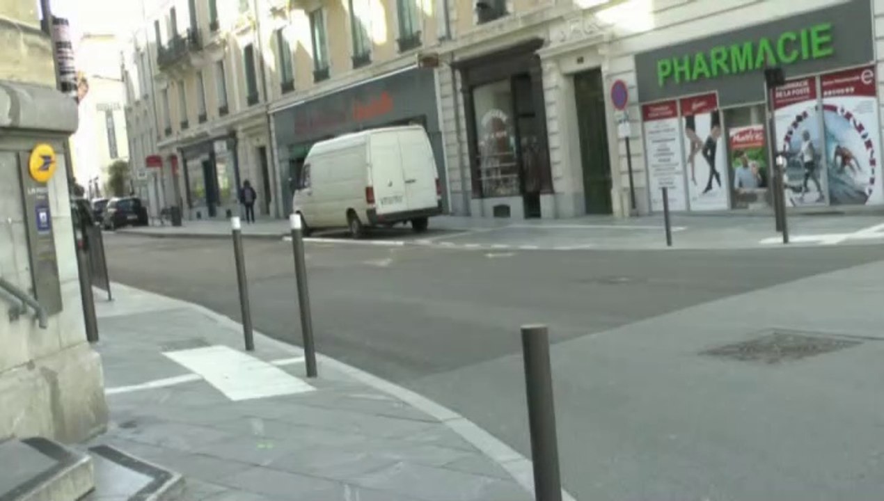 LES SCOOPS DE MICHOU W-D.D. - 15 MARS 2020 - PAU - RUE GAMBETTA PAS DE MATÉRIALISATIONS DES PASSAGES PROTÉGÉS