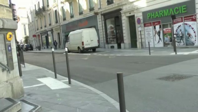 LES SCOOPS DE MICHOU W-D.D. - 15 MARS 2020 - PAU - RUE GAMBETTA PAS DE MATÉRIALISATIONS DES PASSAGES PROTÉGÉS