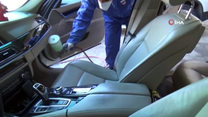 Sağlık çalışanlarının araçlarını ücretsiz dezenfekte ediyor