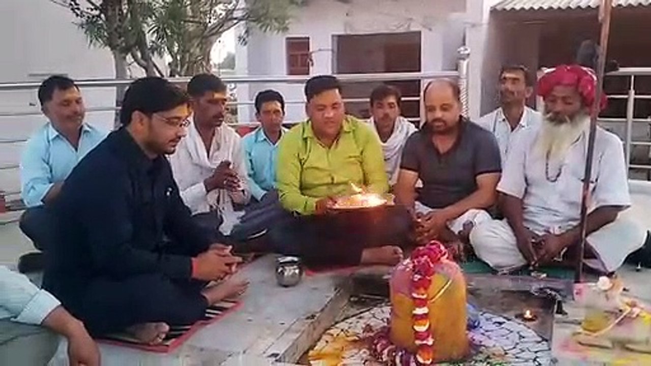 मथुरा: भगवान भोलेनाथ से हवन यज्ञ कर की गई कोरोना को नष्ट करने की कामना