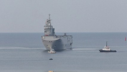 Download Video: Le navire militaire Tonnerre est arrivé à Ajaccio pour évacuer des malades du coronavirus