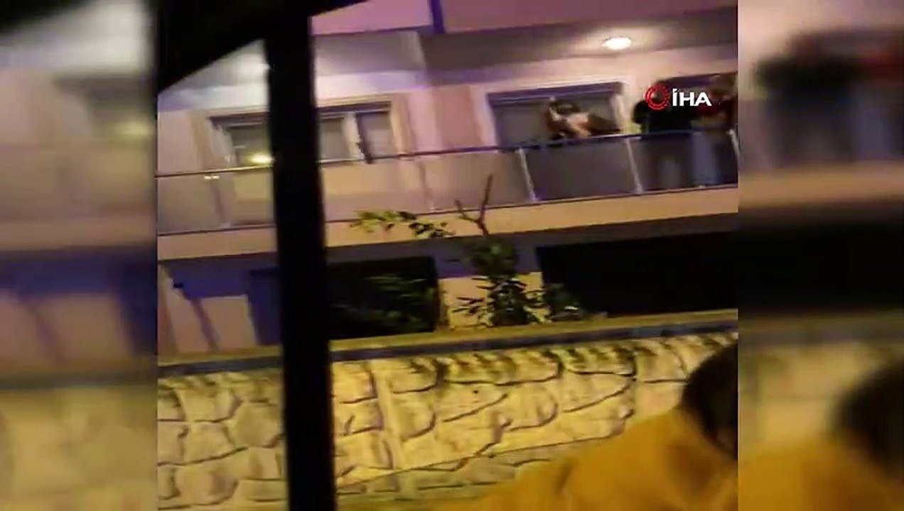 Ambulans şoförü destek olan vatandaşa megafondan teşekkür etti