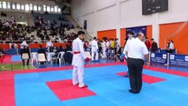 Beden eğitimi öğretmeni karateci, milli takıma 20'den fazla sporcu kazandırdı