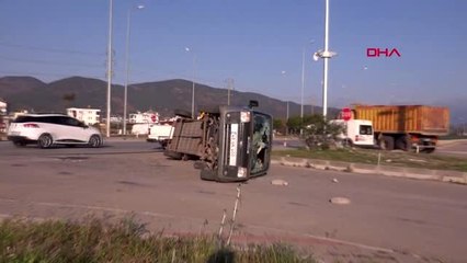 MUĞLA Kaza sonrası kovanlardan çıkan arılar ekiplere zor anlar yaşattı