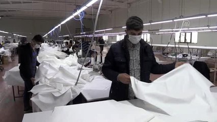 Tekstil fabrikasında "antibakteriyel tulum" mesaisi