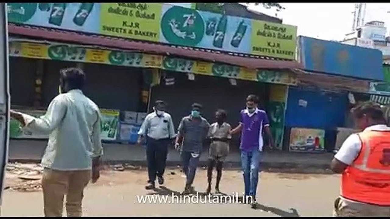 ஆதரவற்றவர்களை அழைத்துச் செல்லும் சென்னை மாநகராட்சி ஊழியர்கள்!