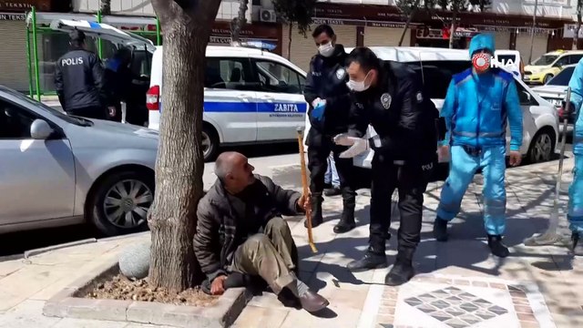 Yasağa uymayan yaşlı vatandaş polis ekiplerine zor anlar yaşattı
