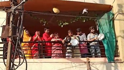 इंदौर में कैलाश विजयवर्गीय ने परिवार के साथ बजाई थाली