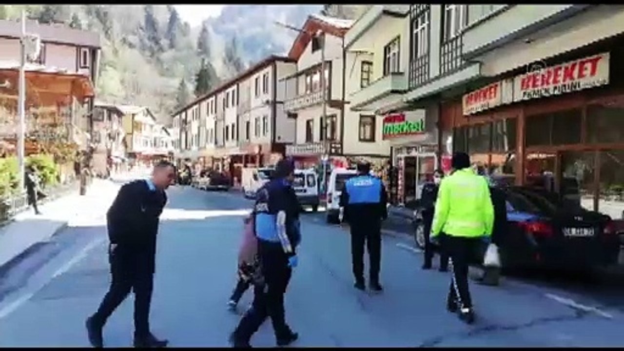 Koronavirüs önlemleri kapsamında sokağa çıkan yaşlılar uyarıldı - RİZE