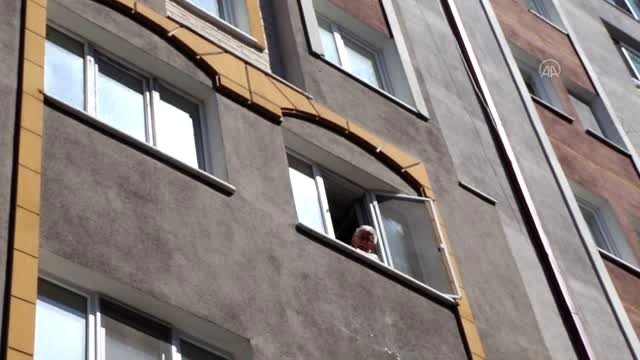 Polise sucuk sipariş eden 92 yaşındaki adamın isteği yerine getirildi