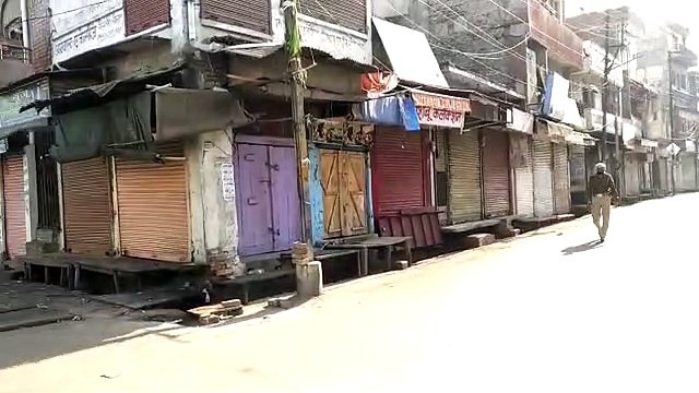 इटावा: जनता कर्फ्यू के दिन सड़कों पर दिखाई दिया सन्नाटा