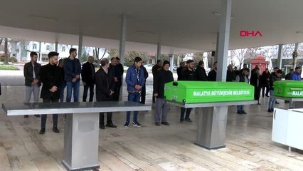 MALATYA Cenaze namazları 'mesafeli' kılınıyor