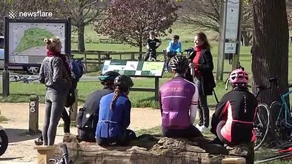 Social distancing? Thousands of Londoners head to Richmond Park despite advice not to mingle