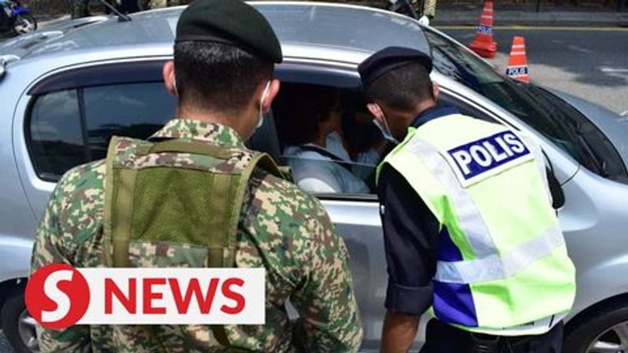 Covid-19: Cops and soldiers jointly manning roadblocks in Klang Valley