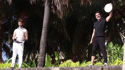 Akshay Kumar, Hrithik Roshan Take Part in Janata Curfe: Watch Video | FilmiBeat