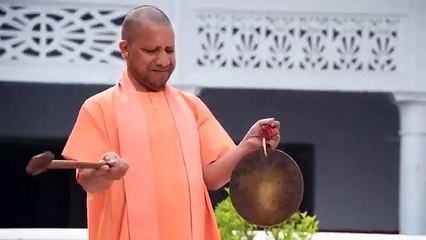 हरदोई: मुख्यमंत्री योगी ने घंटा बजाकर चिकित्सको व सुरक्षा कर्मियों को दी सलामी